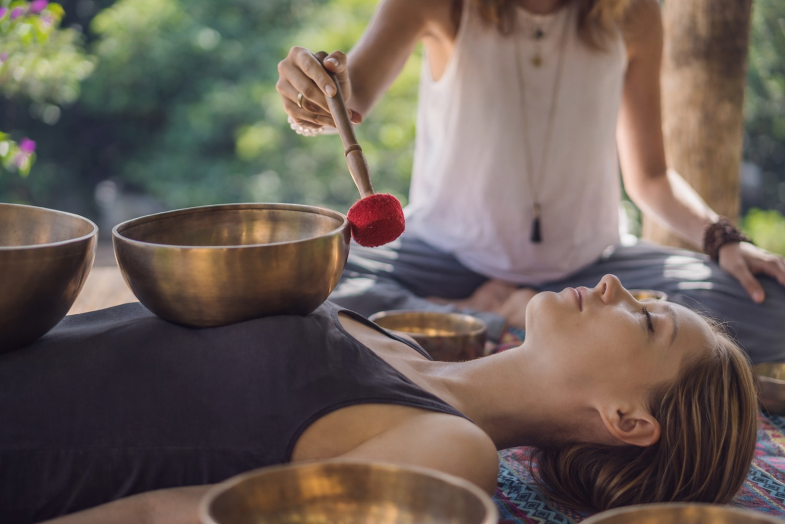 Moment de relaxation pendant un massage sonore